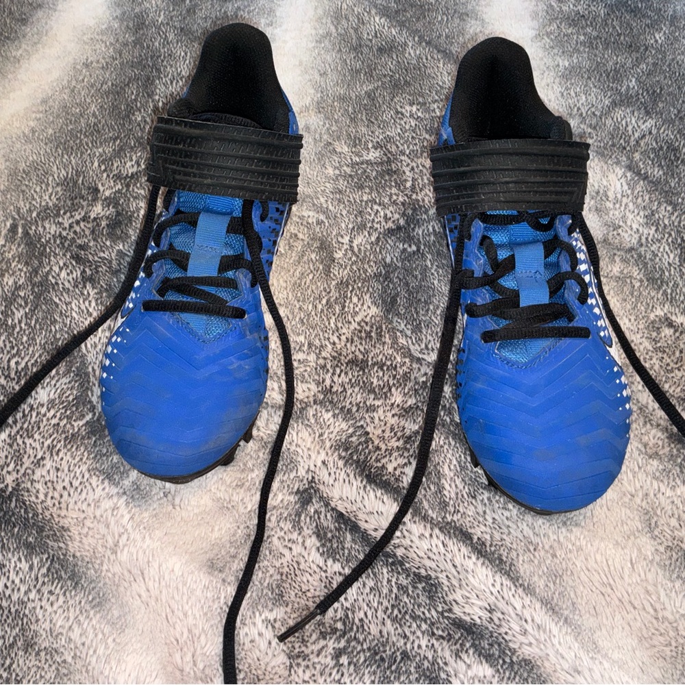 Nike Kids cleats in Blue and Black